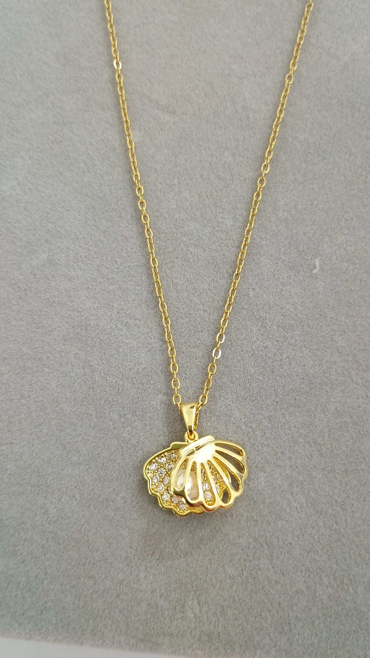 Anti Tarnish Gold Pendant Necklace - Buy Online Now