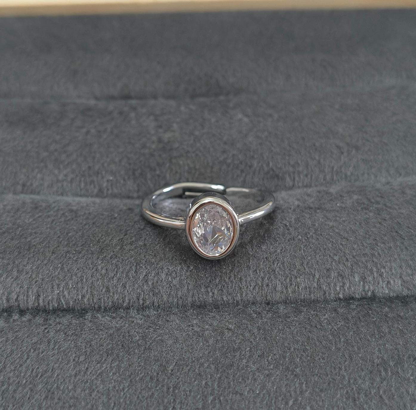 Premium Quality Sparkling Oval Stone Ring Silver Plated