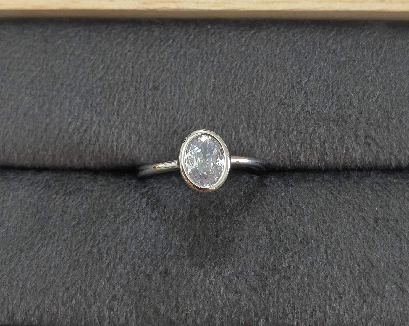 Premium Quality Sparkling Oval Stone Ring Silver Plated