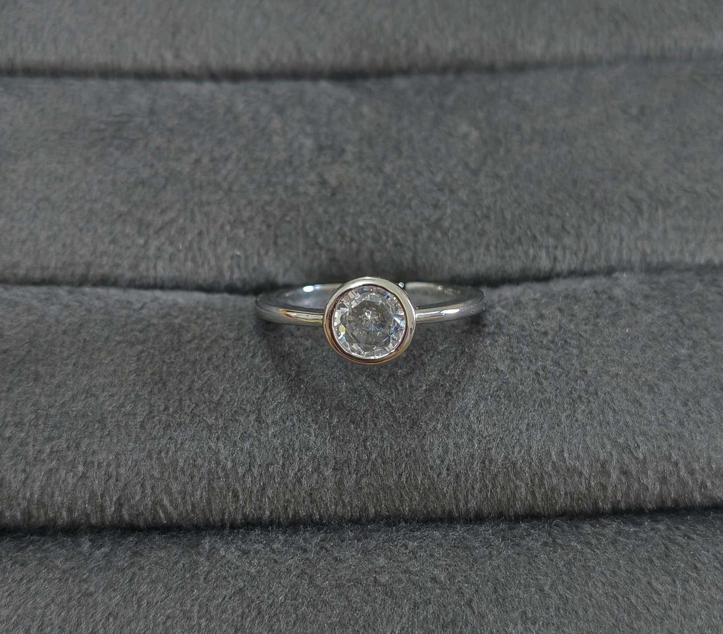 Premium Quality Sparkling Round Stone Ring Silver Plated