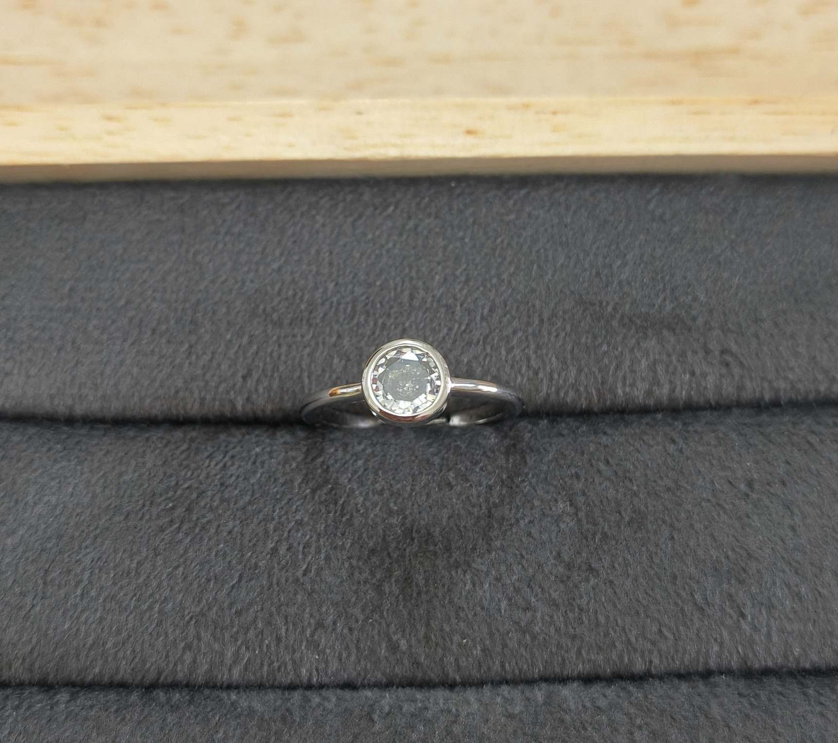 Premium Quality Sparkling Round Stone Ring Silver Plated