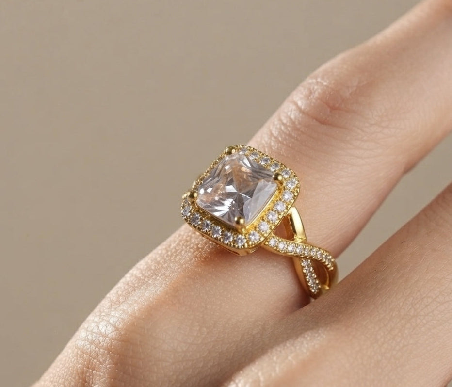 Quartz Flower Stone Studded Adjustable 18K Gold Plated Ring