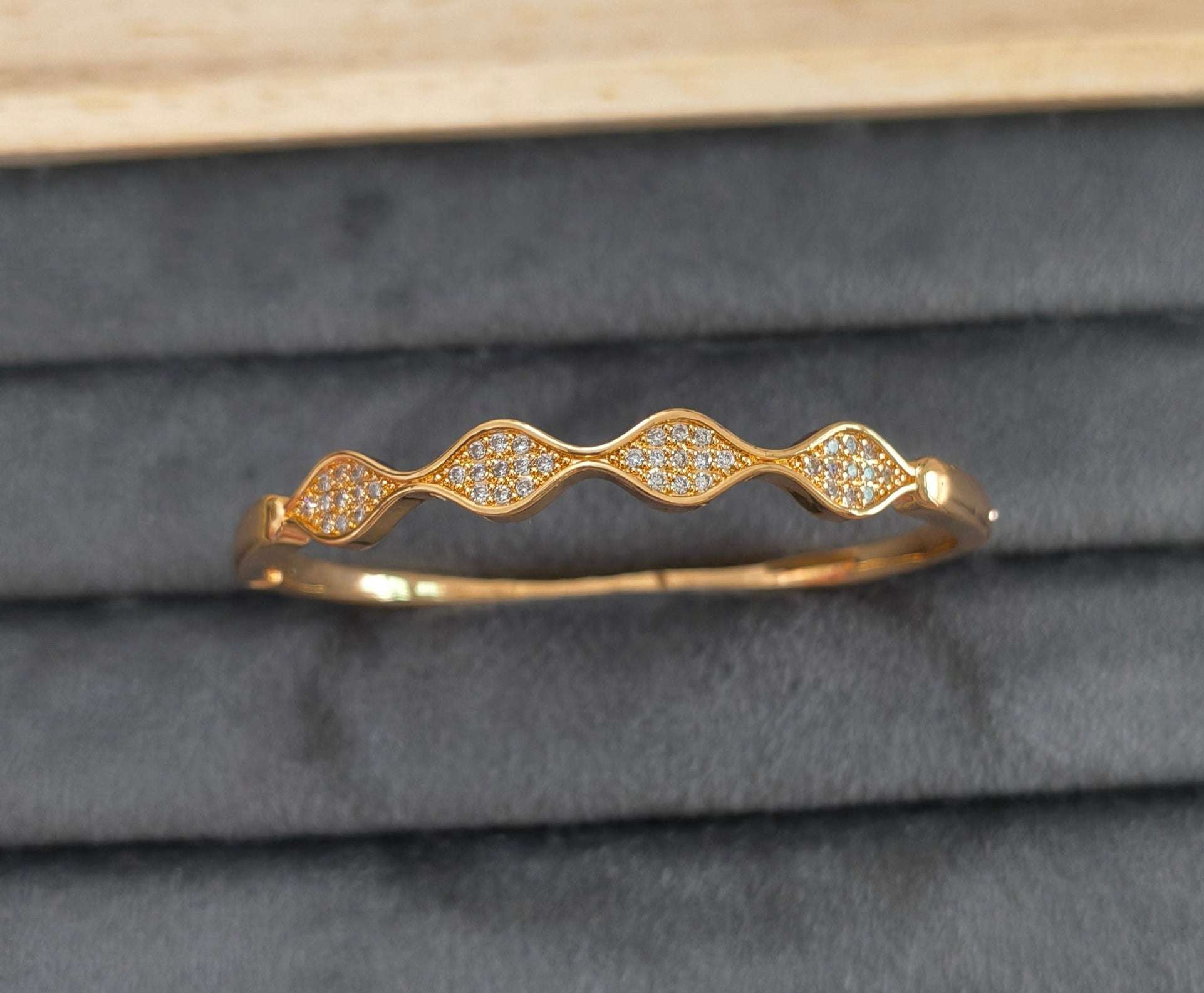 Rosegold Wavy Shape Bracelet Bangle Gold Plated