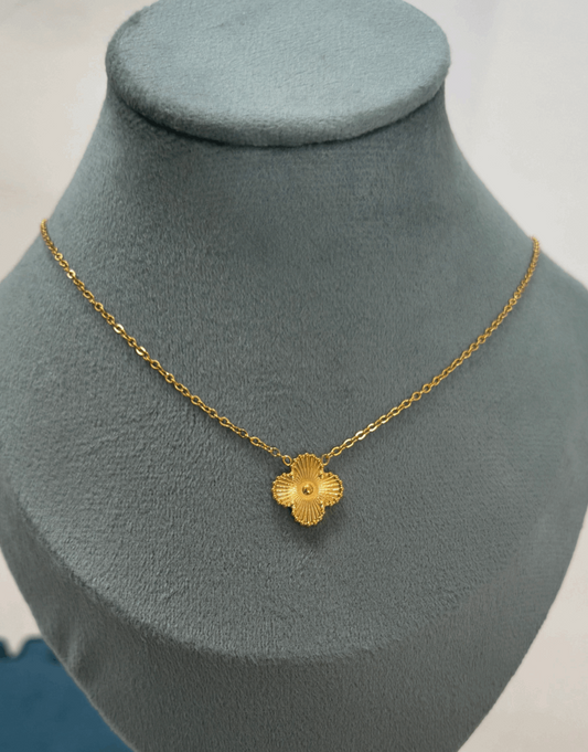 Shining Golden Clover Pendant Chain Necklace 18K Gold Plated