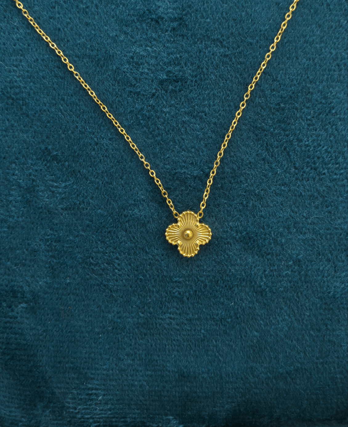 Shining Golden Clover Pendant Chain Necklace 18K Gold Plated