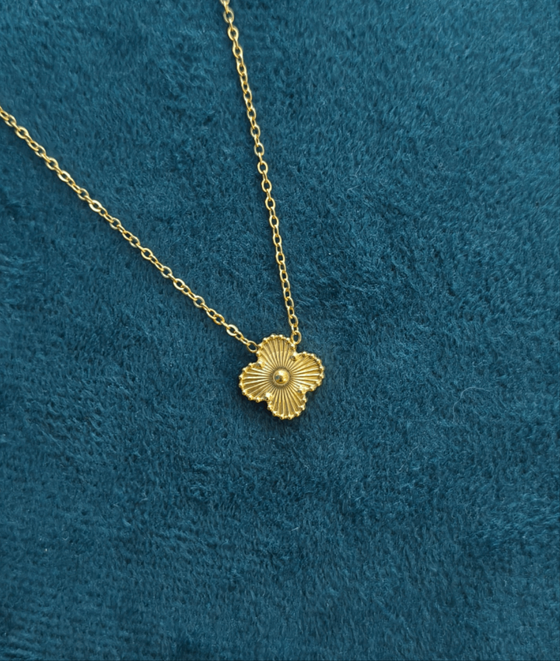 Shining Golden Clover Pendant Chain Necklace 18K Gold Plated