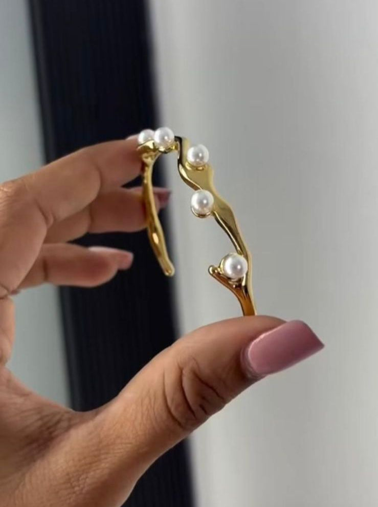 Shiny Pearl Studded Bracelet Bangle 18K Gold Plated