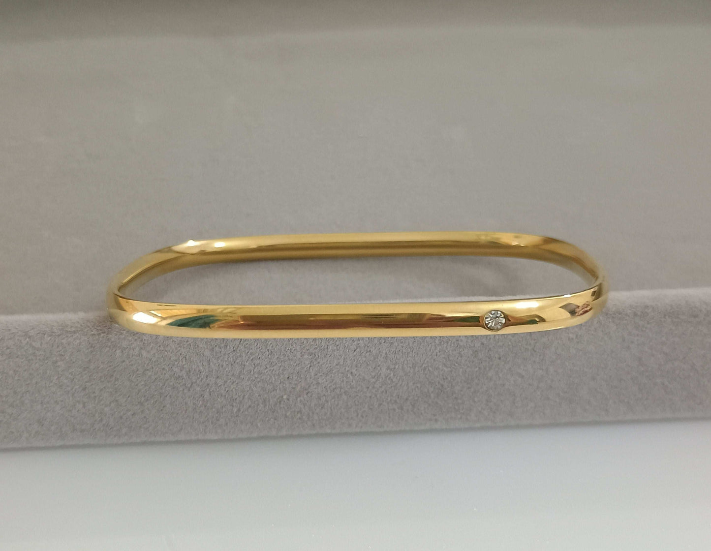 Single Stone Studded Closed Bangle 18K Gold Plated