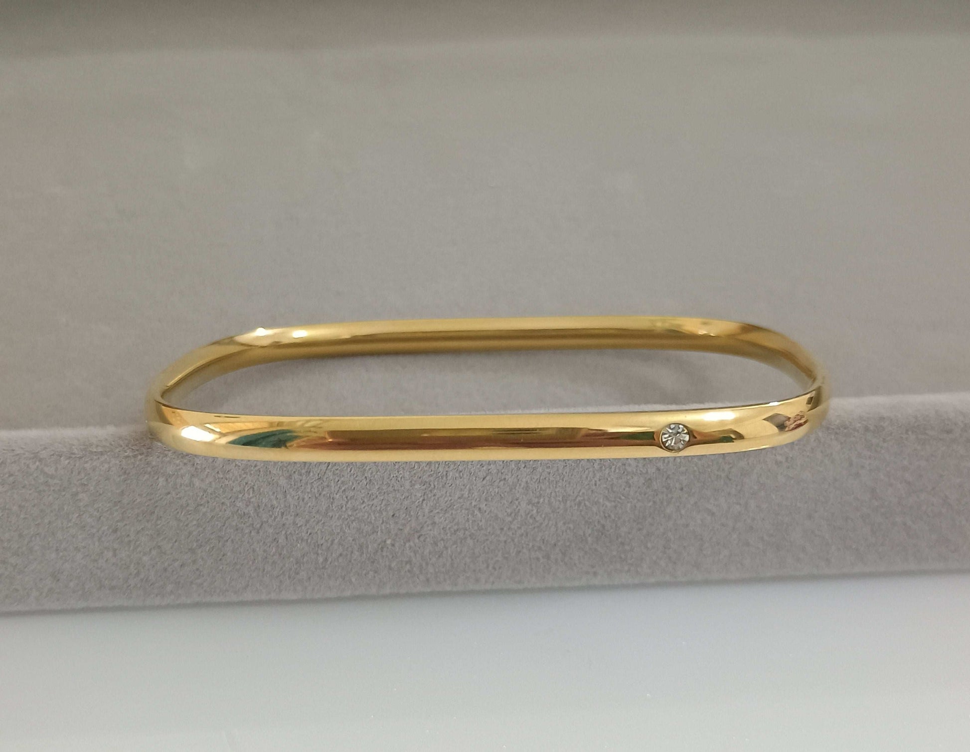 Single Stone Studded Closed Bangle 18K Gold Plated