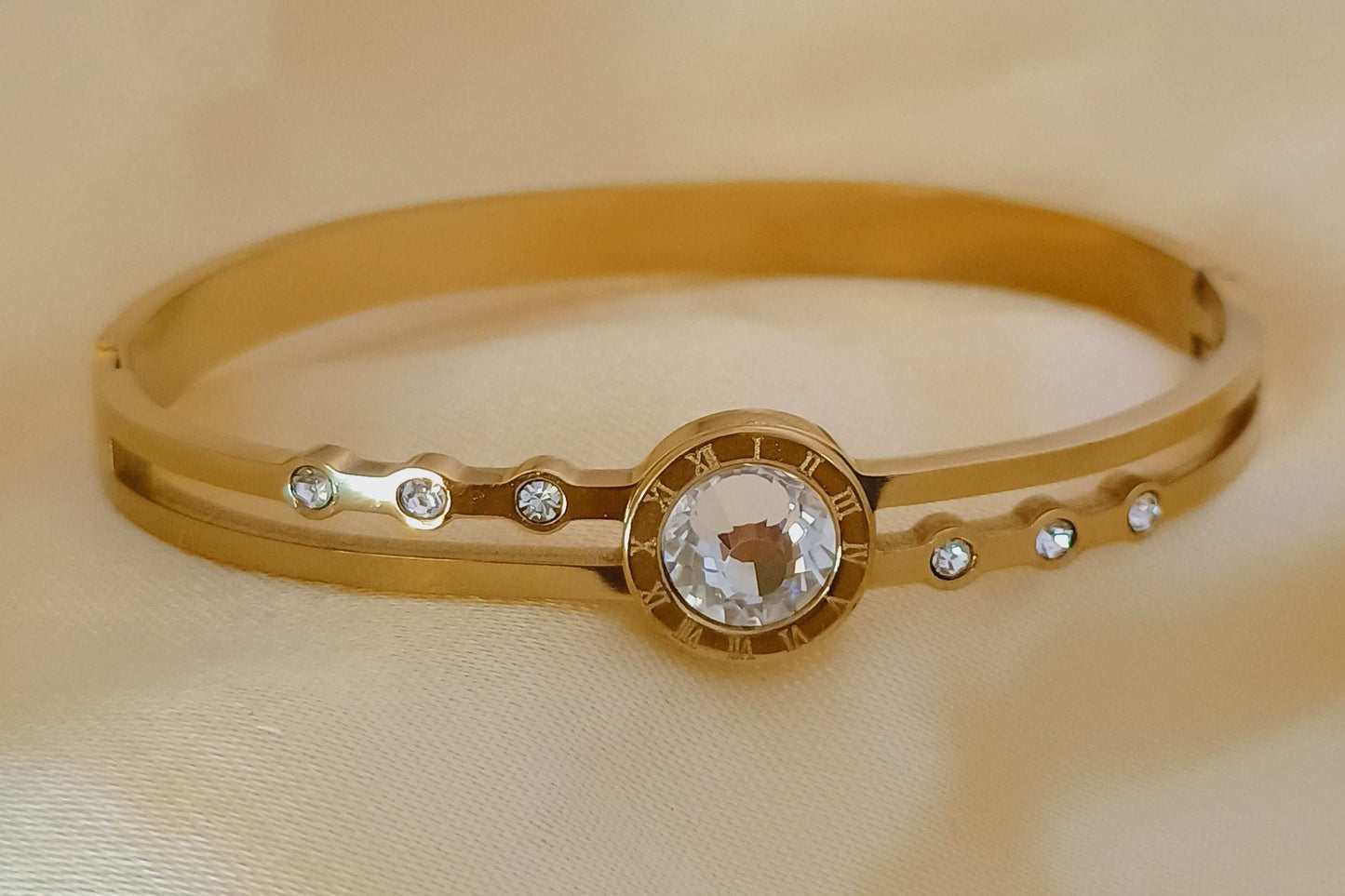 Anti tarnish Premium Stone Studded Bracelete 18k gold PVD plated - Urban Era Jewel