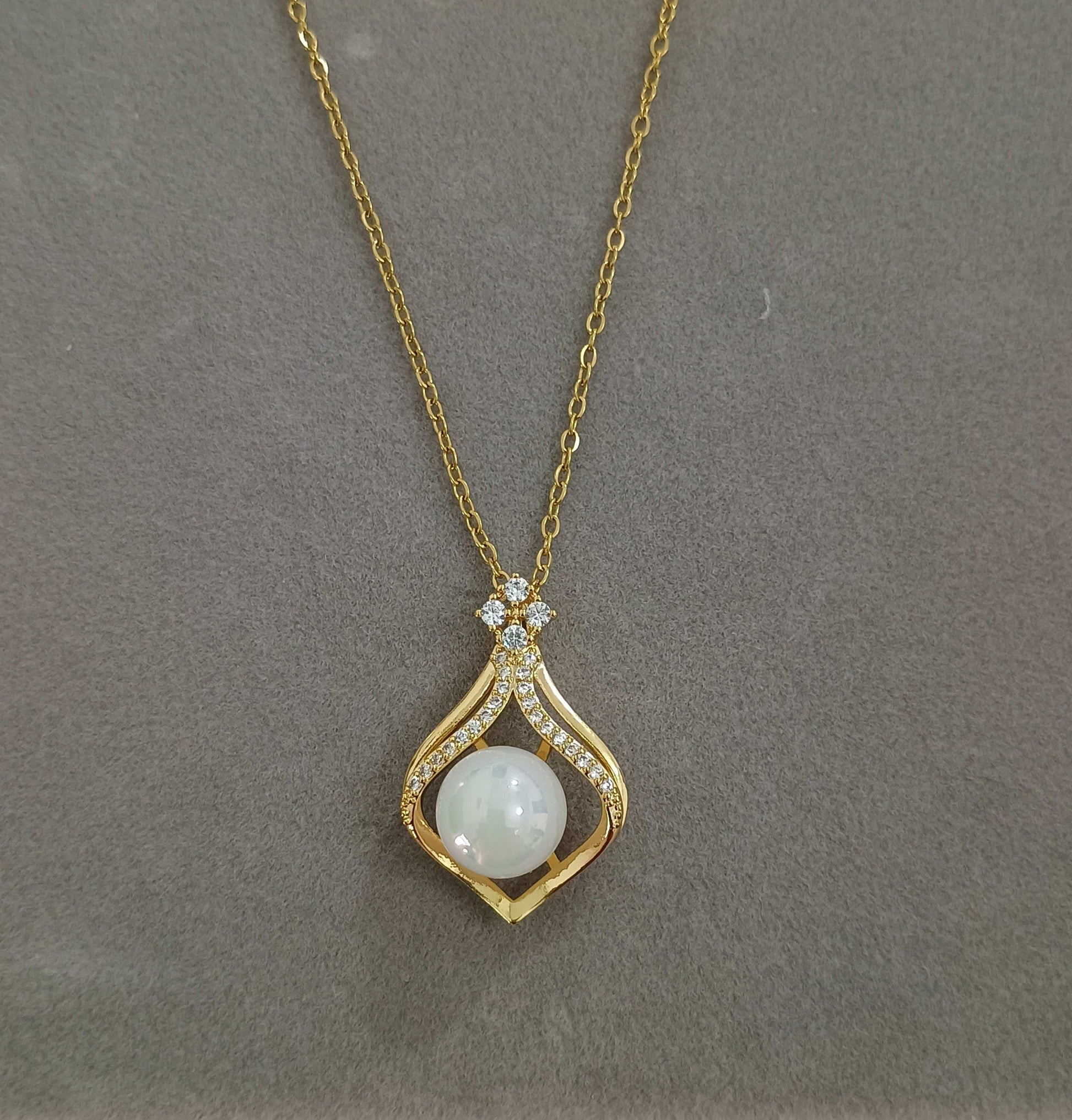 Stone Studded Fresh Water Pearl Necklace 18K Gold Plated