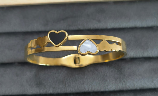 Stylish Acrylic White Black Heart 18K Gold Plated Bracelet